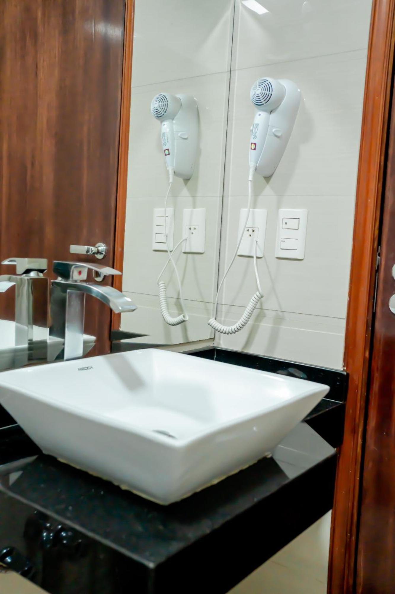 Megal Suites Hotel Ciudad del Este Buitenkant foto